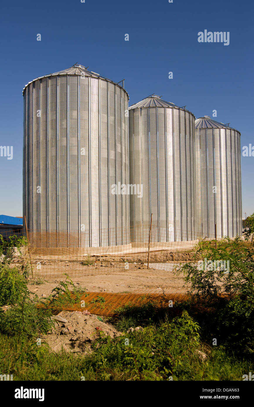 Les silos à grains site de construction en phase de conclusion. Banque D'Images