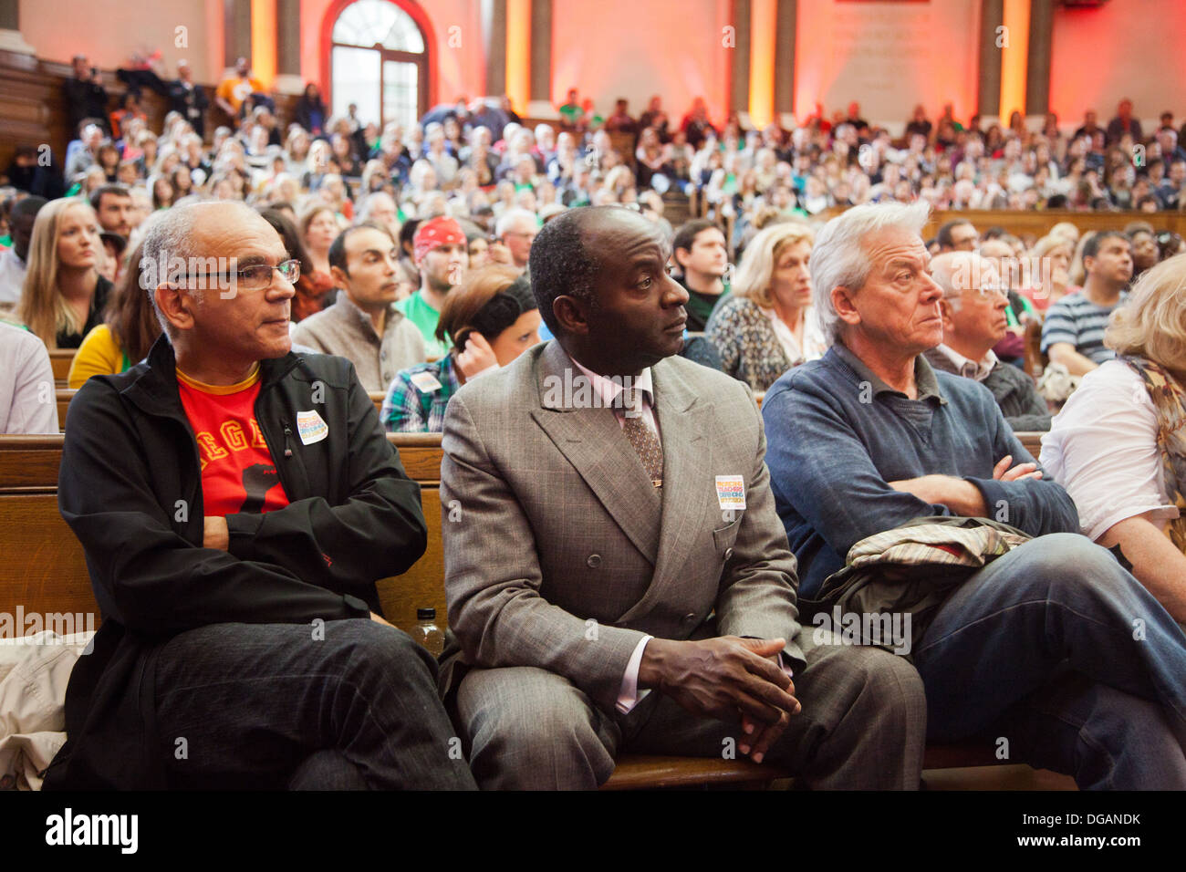 Une énorme tour-out des enseignants en grève rempli la salle de l'assemblée dans le centre de Londres à la fin du rallye, les concepteurs. Banque D'Images