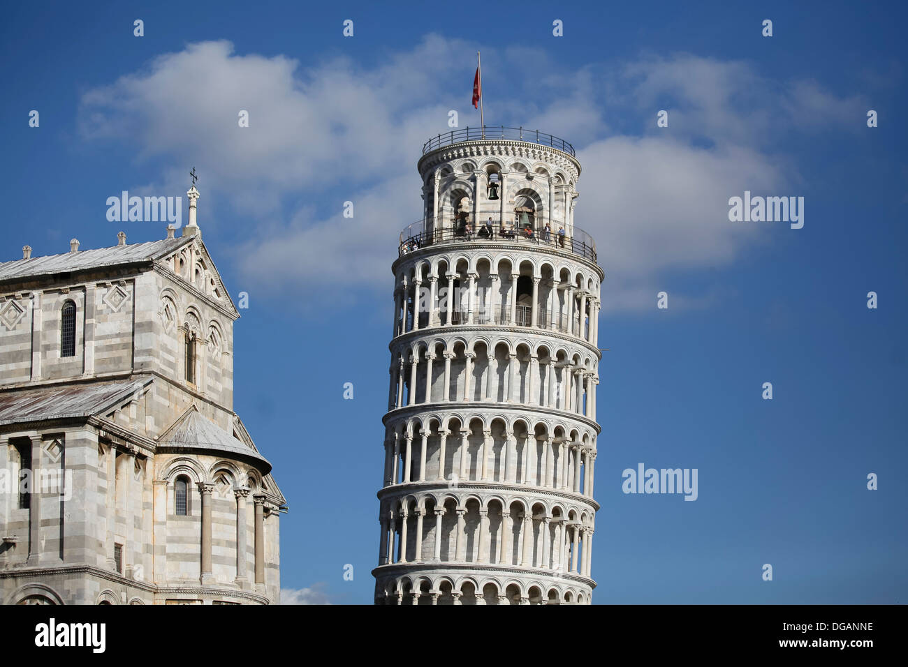 Une vue de la Tour de Pise, Torre Pendente di Pisa, campanile clocher autoportant et la cathédrale de Santa Maria Banque D'Images