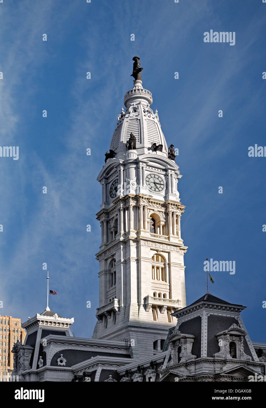 L'Hôtel de ville de Philadelphie les détails architecturaux qui comprend la tour de l'horloge et la statue de William Penn qui Banque D'Images