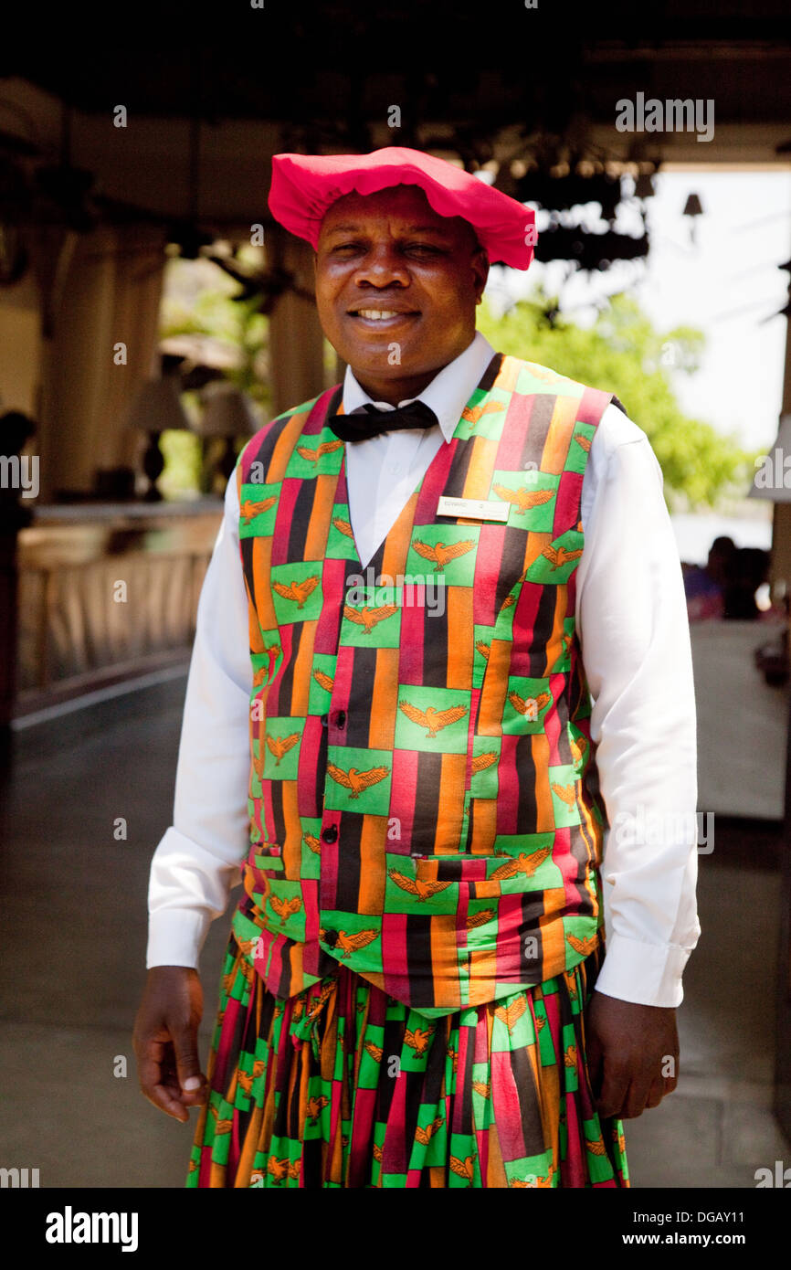 Edward, portier et Guest coordonnateur, qui portera le costume de la tribu  Lozi, hôtel de luxe Royal Livingstone, Zambie, Afrique du Sud Photo Stock -  Alamy
