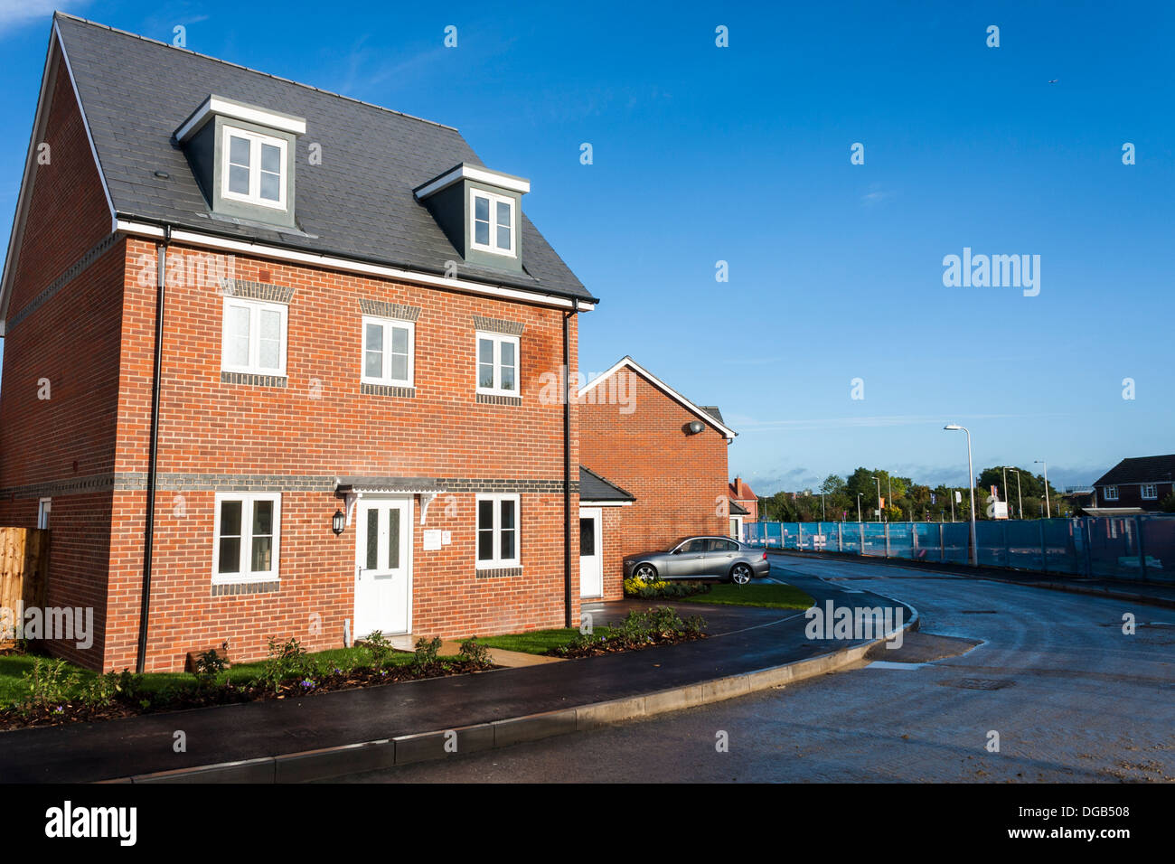 Nouvelle maison construire ensemble immobilier en 2013. Reading, Berkshire, Angleterre du Sud-Est, FR, UK. Banque D'Images
