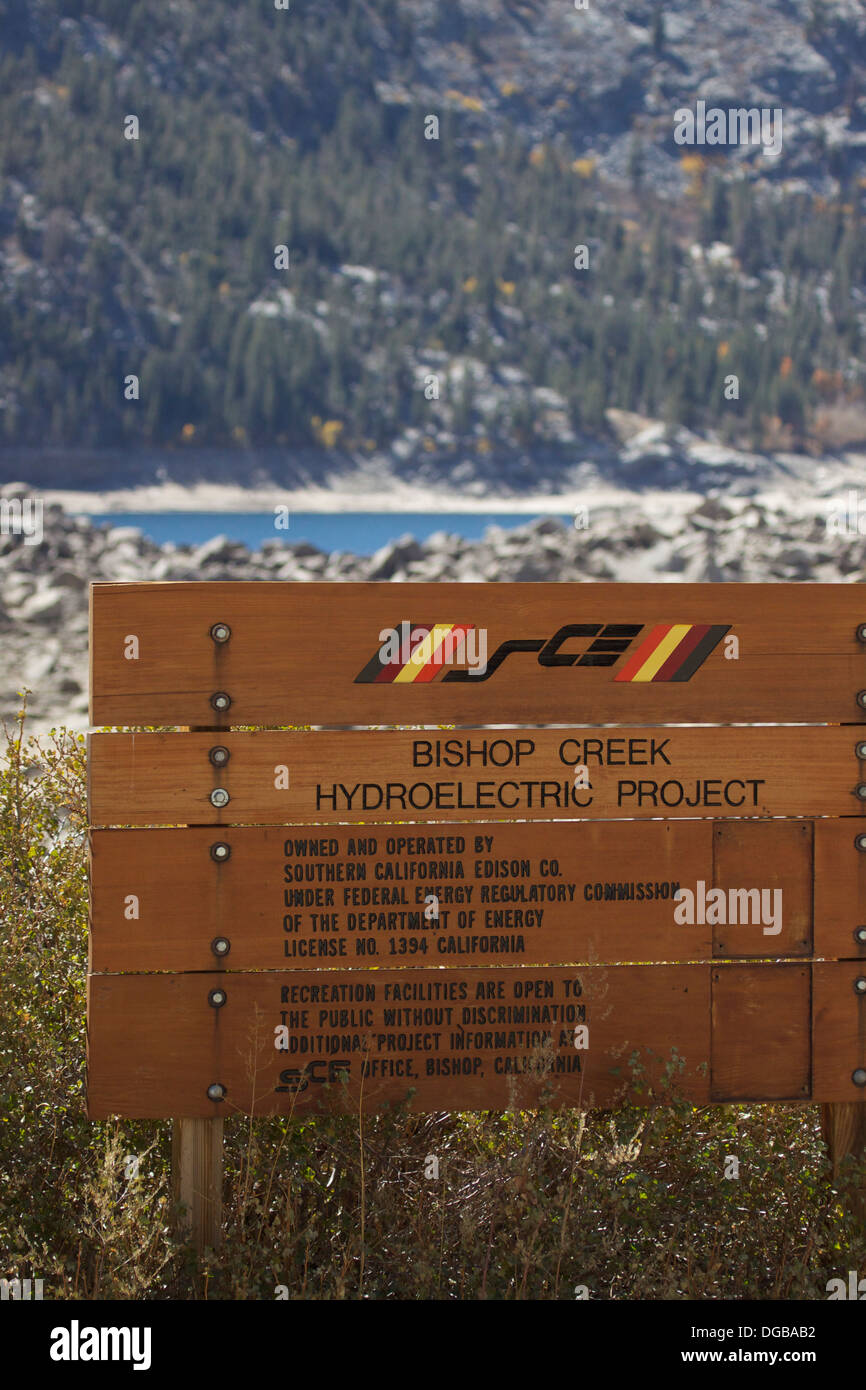Bishop creek hydroelectric project sign au lac Sabrina sur les pentes orientales des montagnes de la Sierra Nevada, comté d'Inyo CA Banque D'Images
