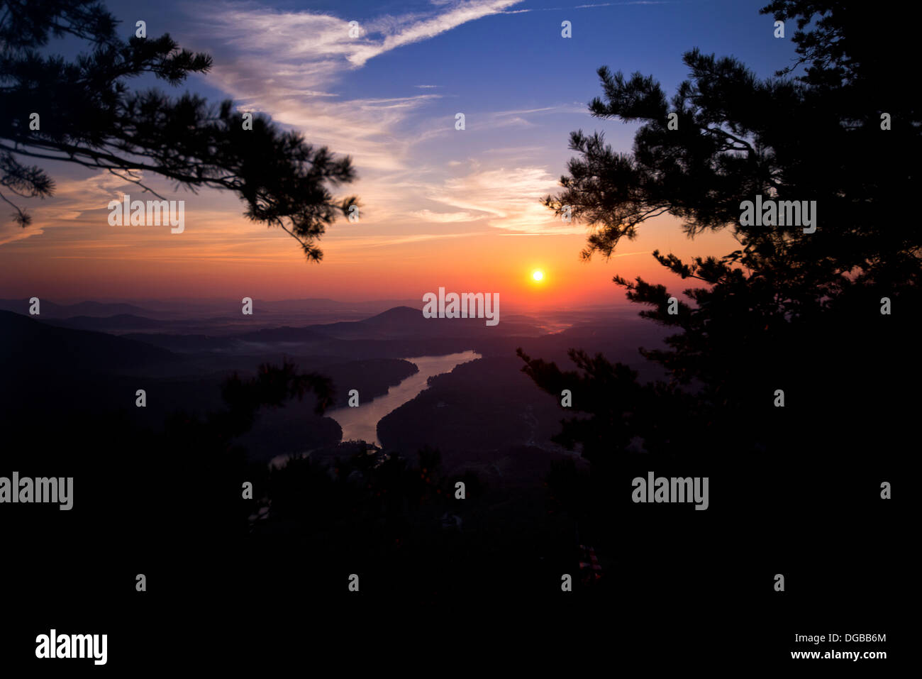 Lever du soleil à Chimney Rock, Lake Lure, North Carolina Banque D'Images