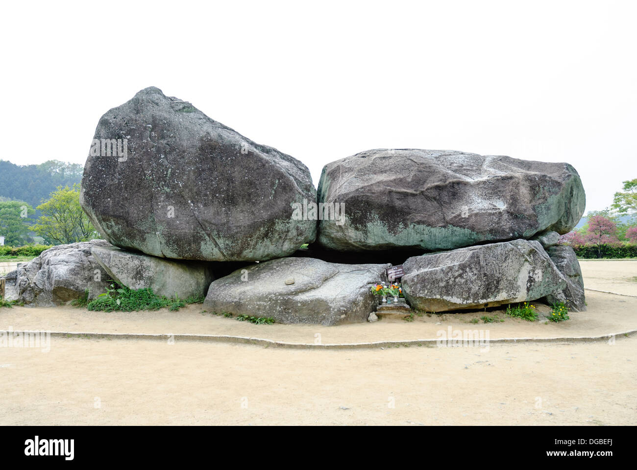 Des pierres formant un ancien site funéraire / tomb Banque D'Images