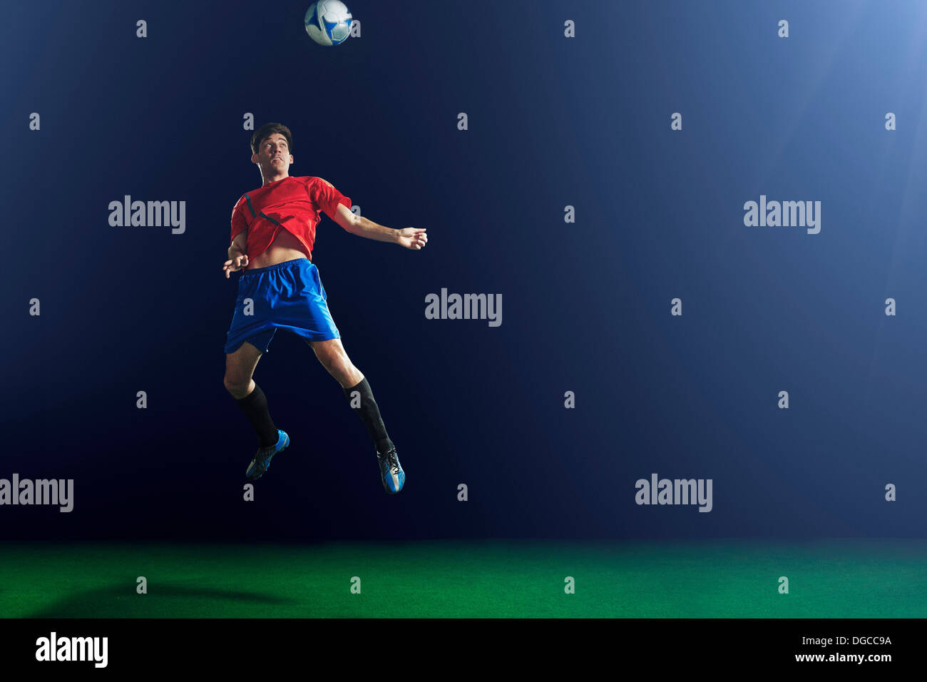 Jeune homme joueur de foot ball cap Banque D'Images