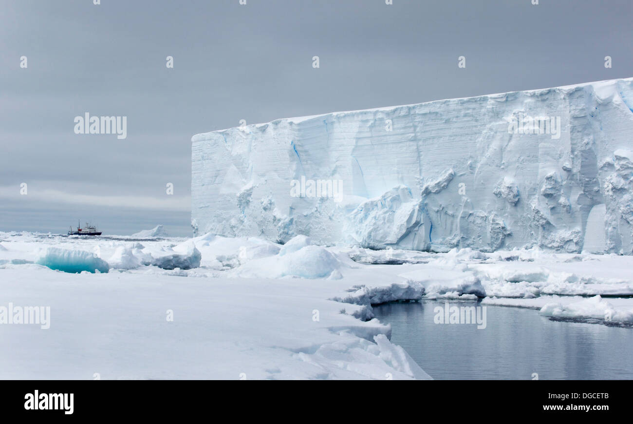 Iceberg, banquise dans l'océan du sud, 180 miles au nord de l'Antarctique, l'Antarctique Banque D'Images