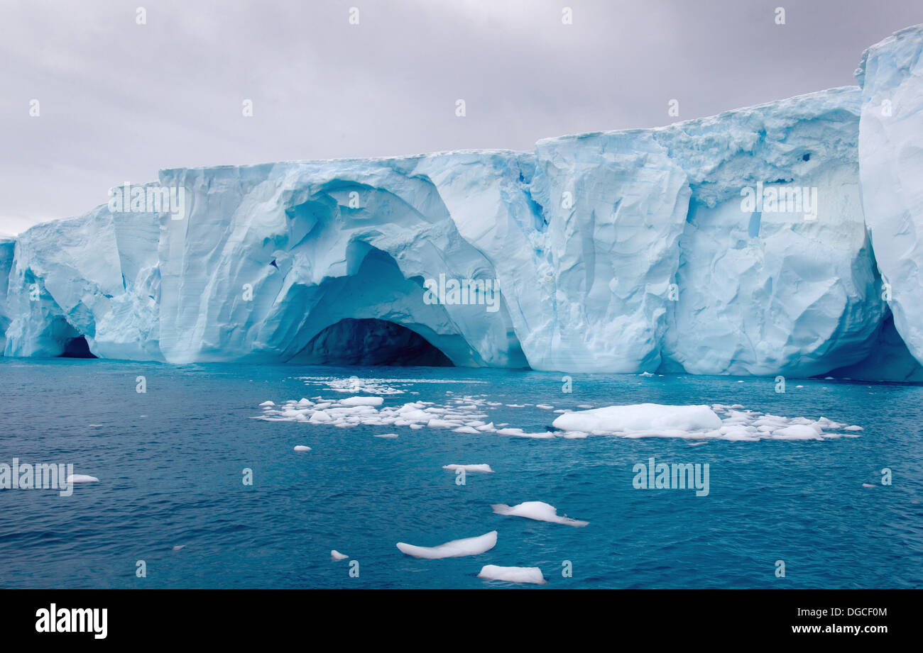 Parmi les icebergs banquise dans l'océan du sud, 180 miles au nord de l'Antarctique, l'Antarctique Banque D'Images