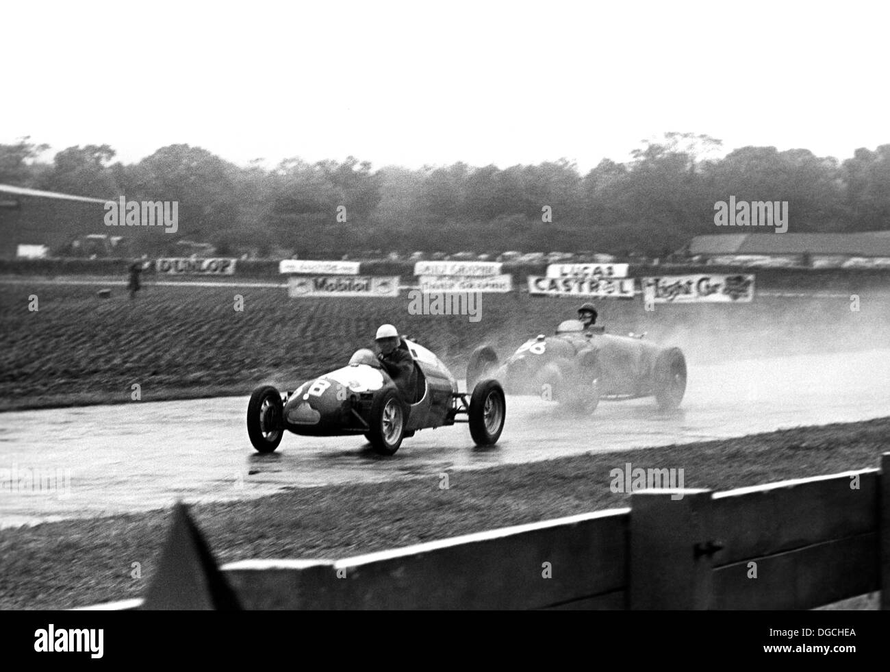 Harry Schell racing dans une Cooper 1000 à Goodwood, en Angleterre, le 30 septembre 1950. Banque D'Images