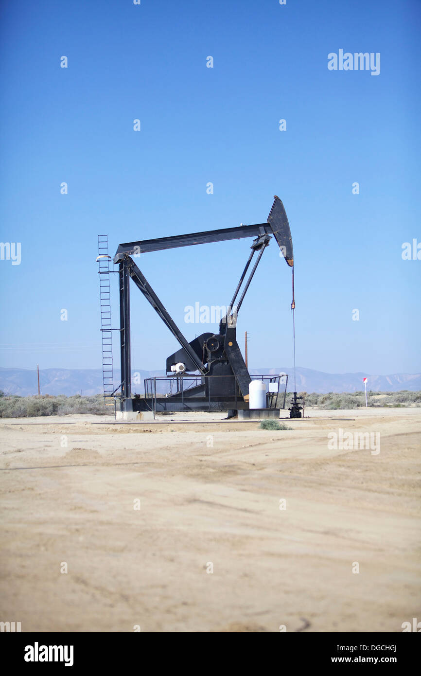 Les derricks de puits de pétrole, Californie Banque D'Images