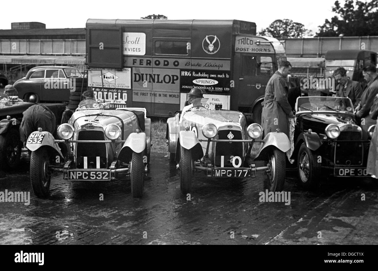 HRG voitures dans le paddock pour l'International Trophy à Silverstone, Angleterre 1950. Banque D'Images