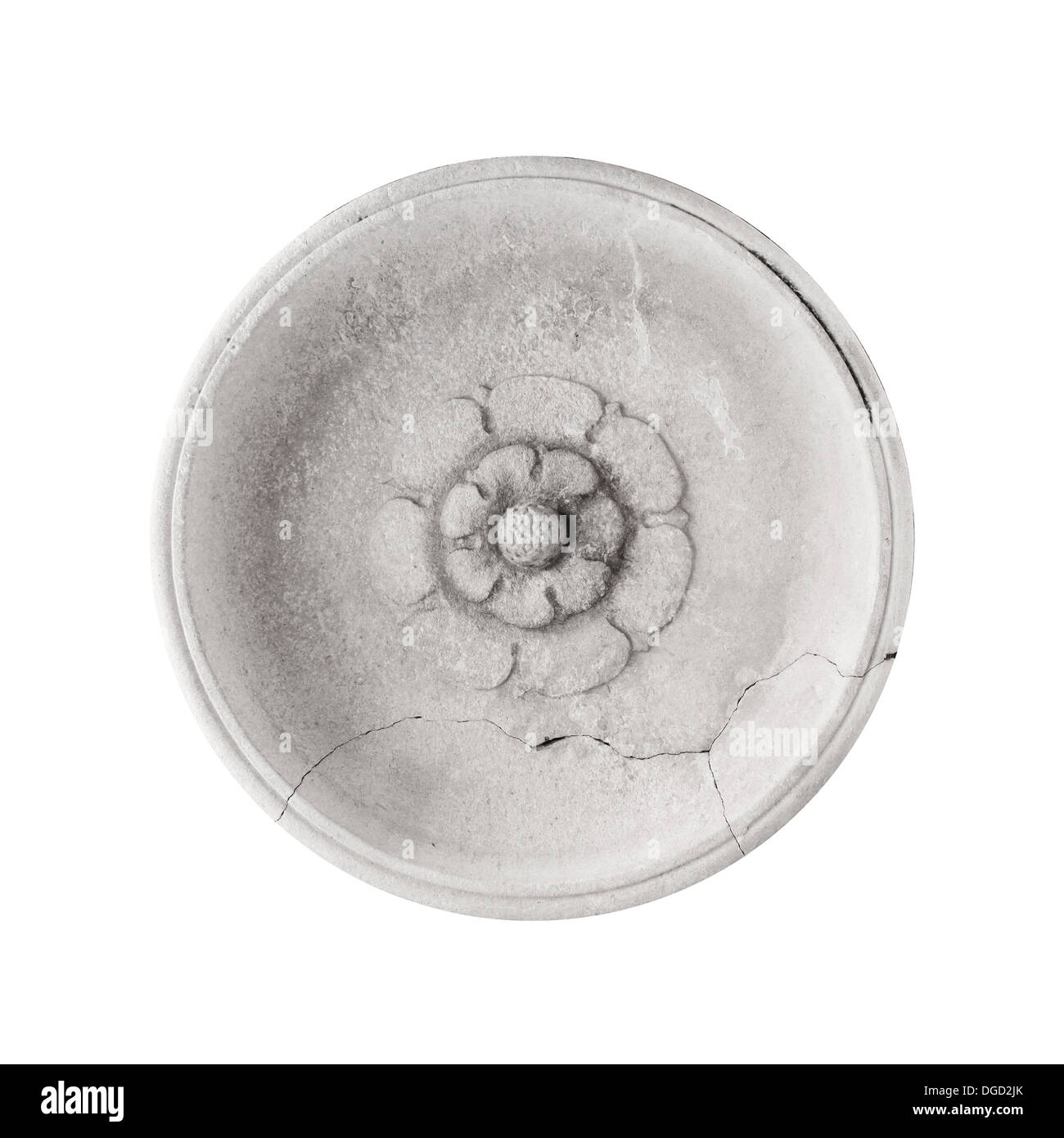 Ancien élément de décoration ronde avec motif floral sculpté isolated on white Banque D'Images
