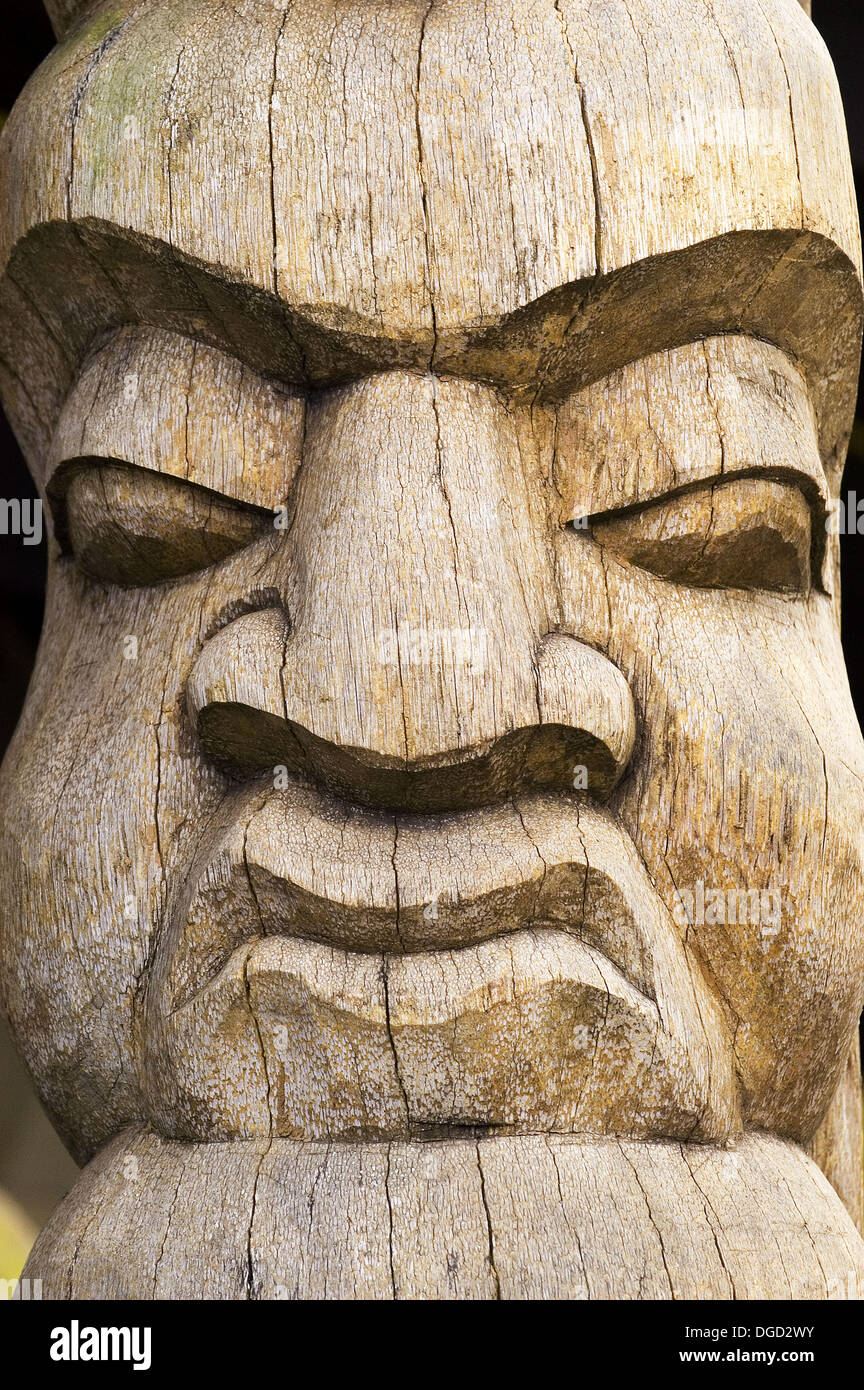Visage de sculpture sur bois Photo Stock - Alamy