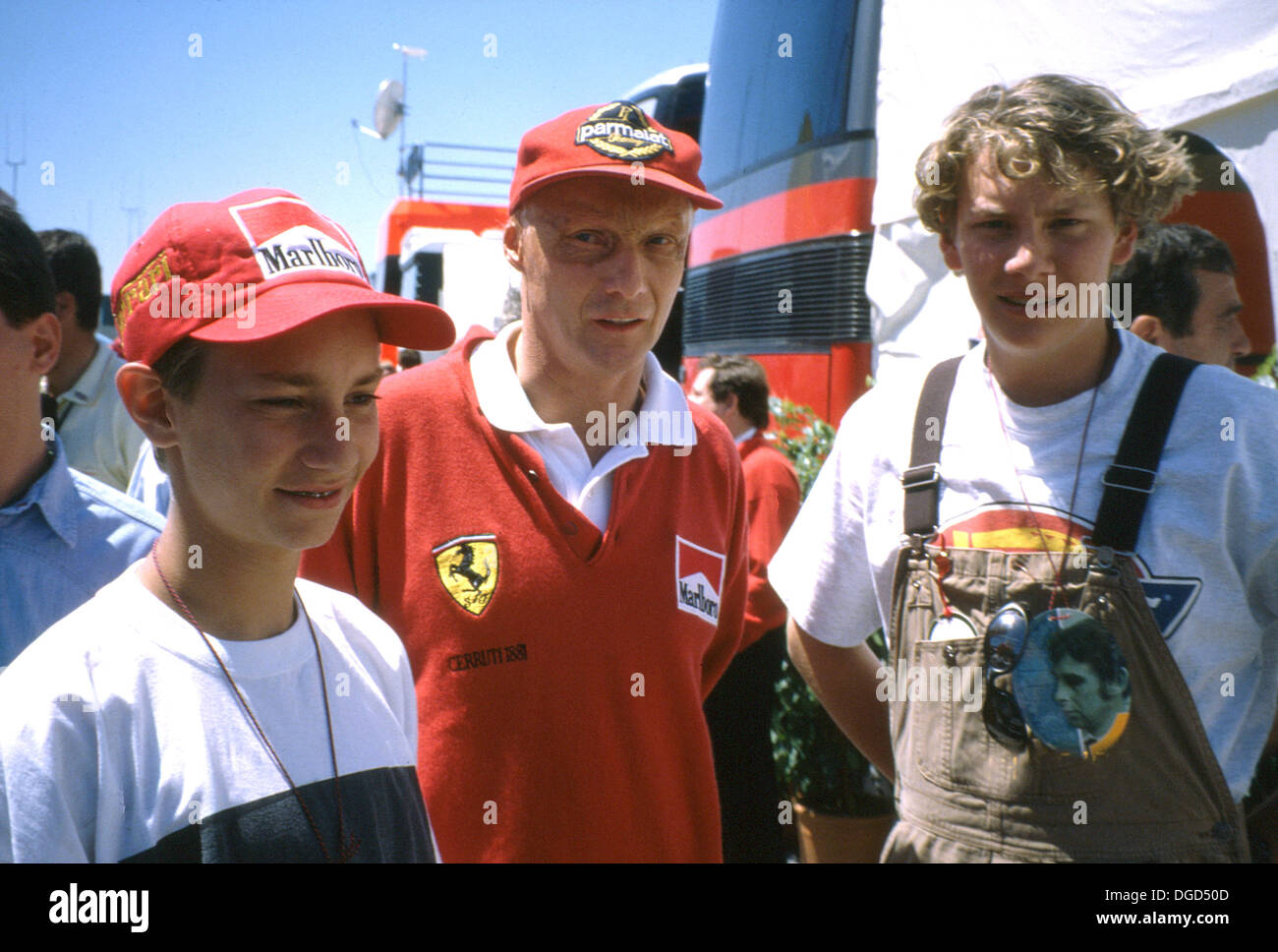 Niki Lauda, pilote automobile autrichien qui a remporté le Championnat du Monde de Formule 1 3 fois en 1975, 1977 et 1984. Avec ses fils en 1995. Banque D'Images