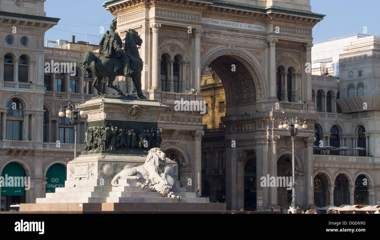 La Piazza del Duomo, y compris la la Galleria Vittorio Emanuele II centre commercial, Milan, Lombardie, Italie Banque D'Images