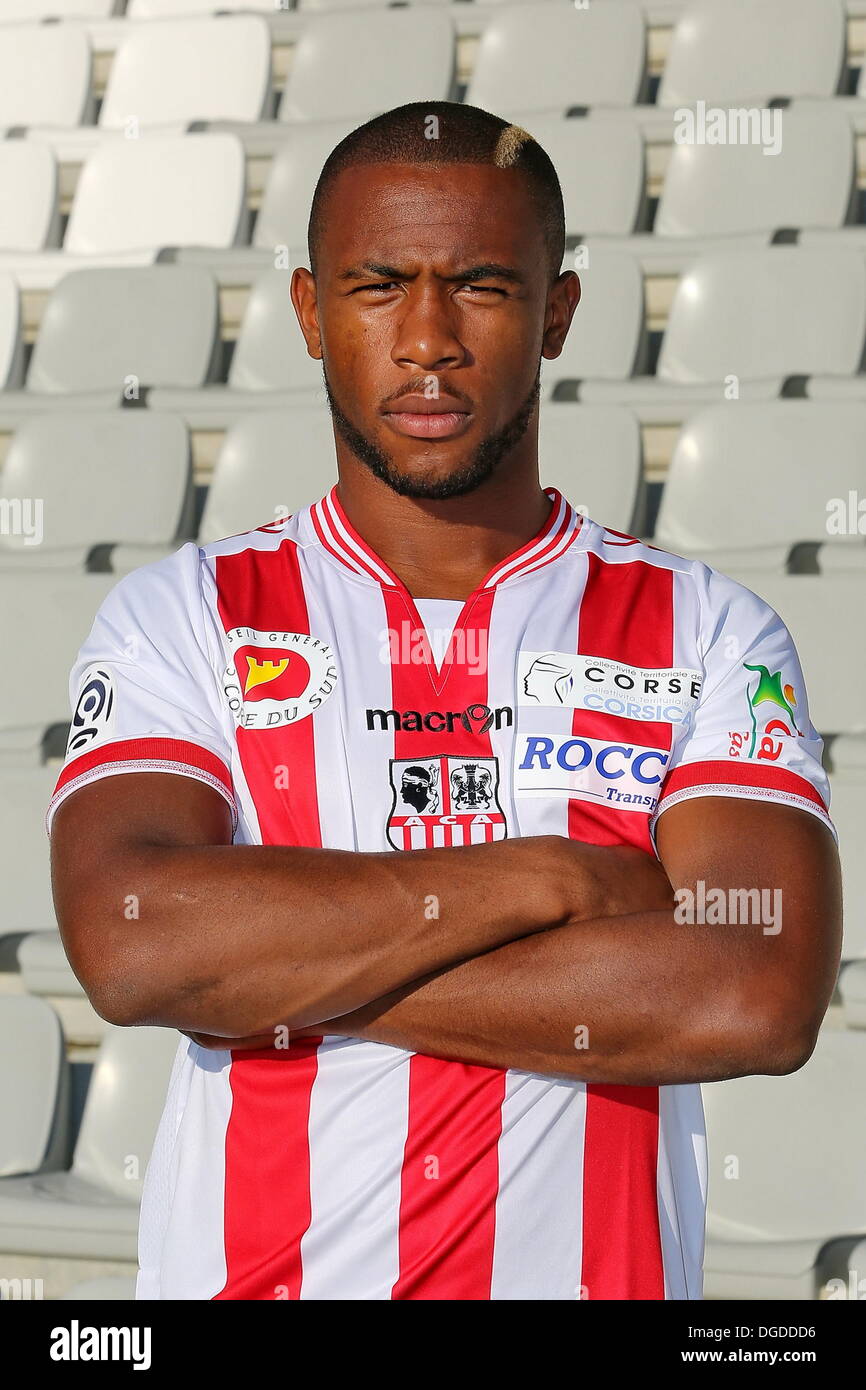 Ajaccio Corse, France. 18 Oct, 2013. Ligue 1 française portraits de l'équipe officielle pour la saison 2013-2014. Claude DIELNA © Plus Sport Action/Alamy Live News Banque D'Images