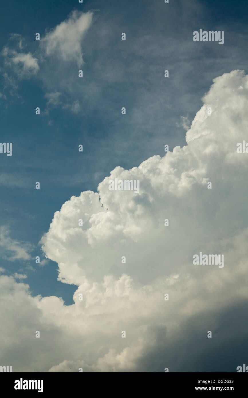 Ciel avec nuages spectaculaires de tempête Banque D'Images