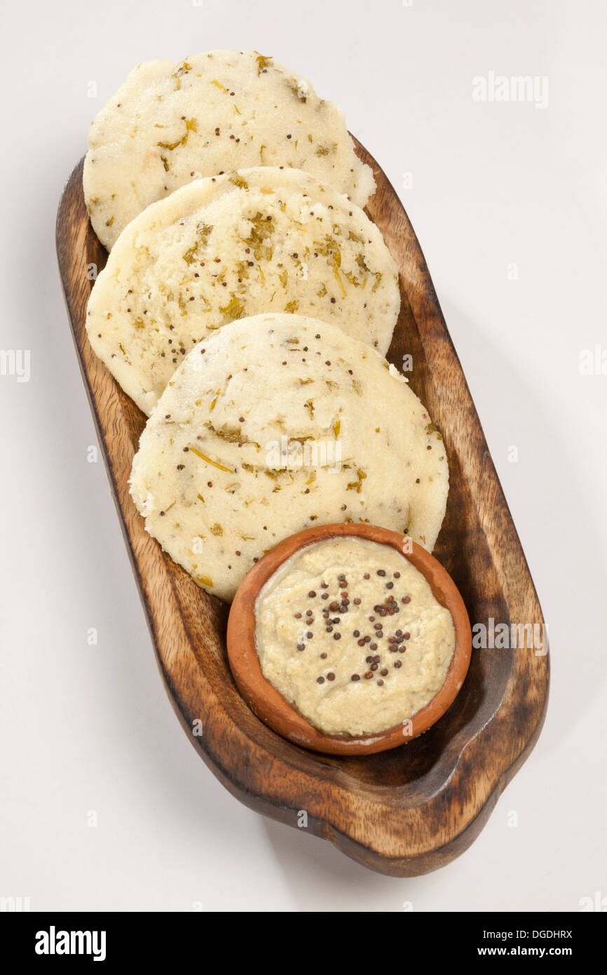 Rava Idli est un plat de petit déjeuner de l'Inde du Sud. Banque D'Images