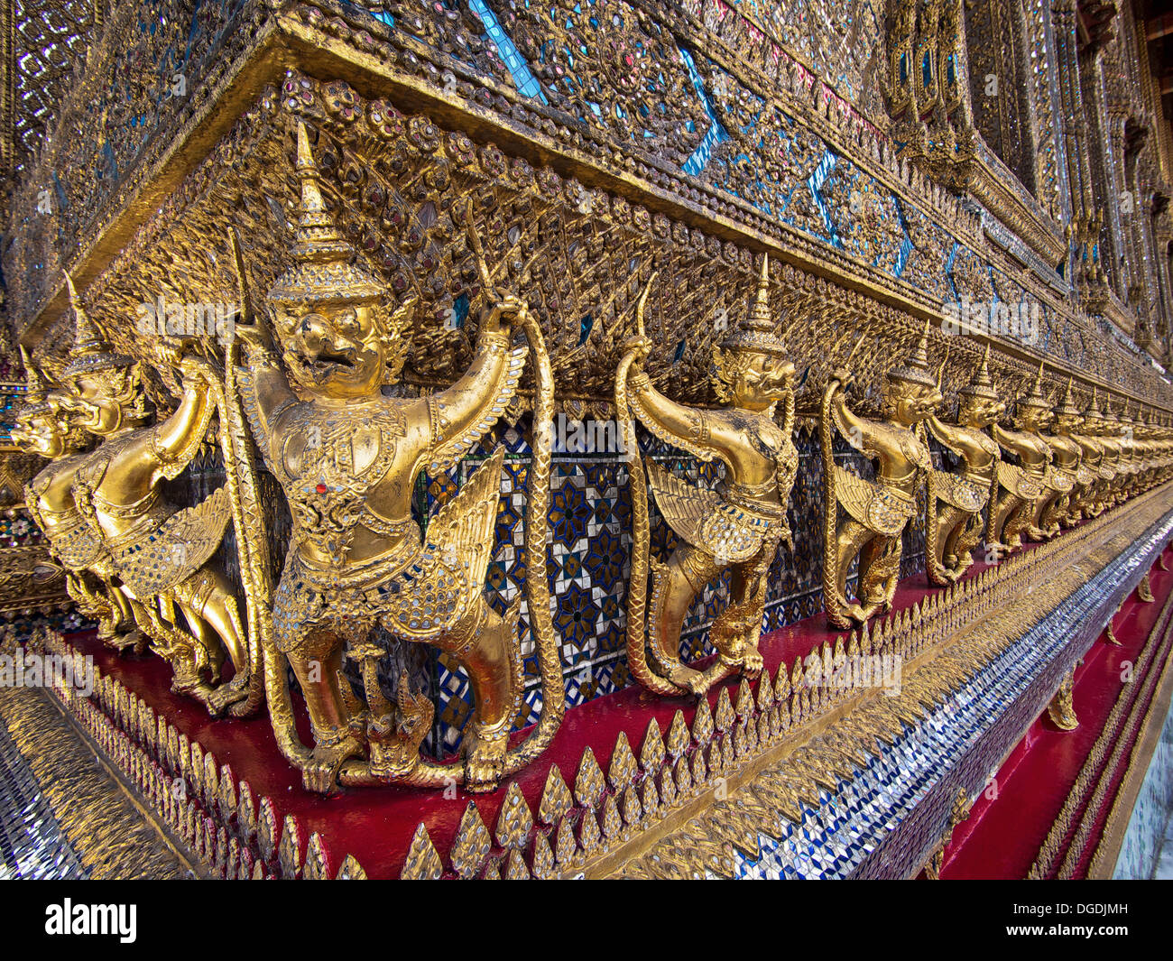 Statues gardien entourant le Temple du Bouddha d'Émeraude à Bangkok, Thaïlande. Banque D'Images