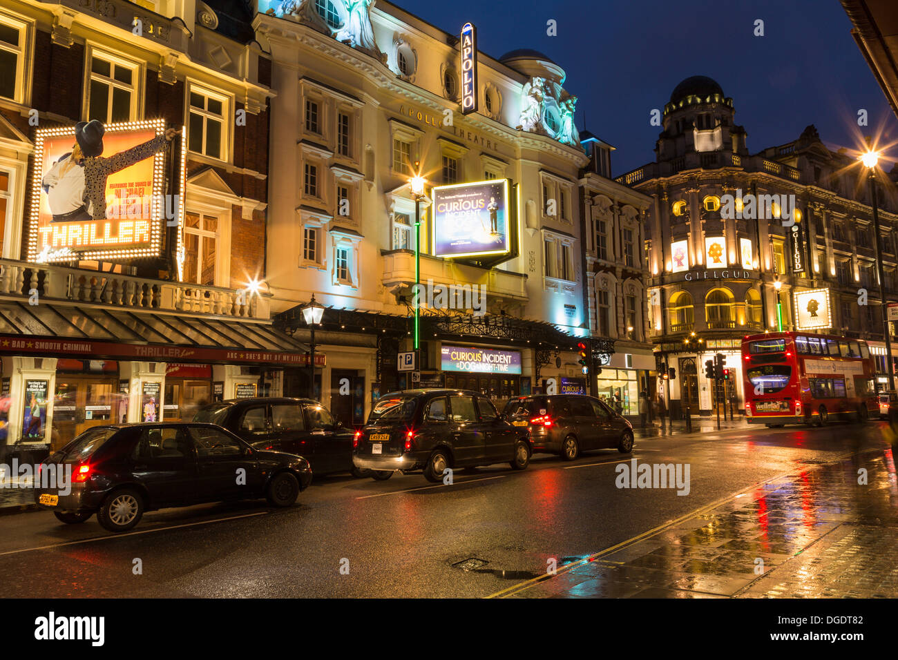 Shaftesbury Avenue des théâtres du West End à Londres la nuit Banque D'Images