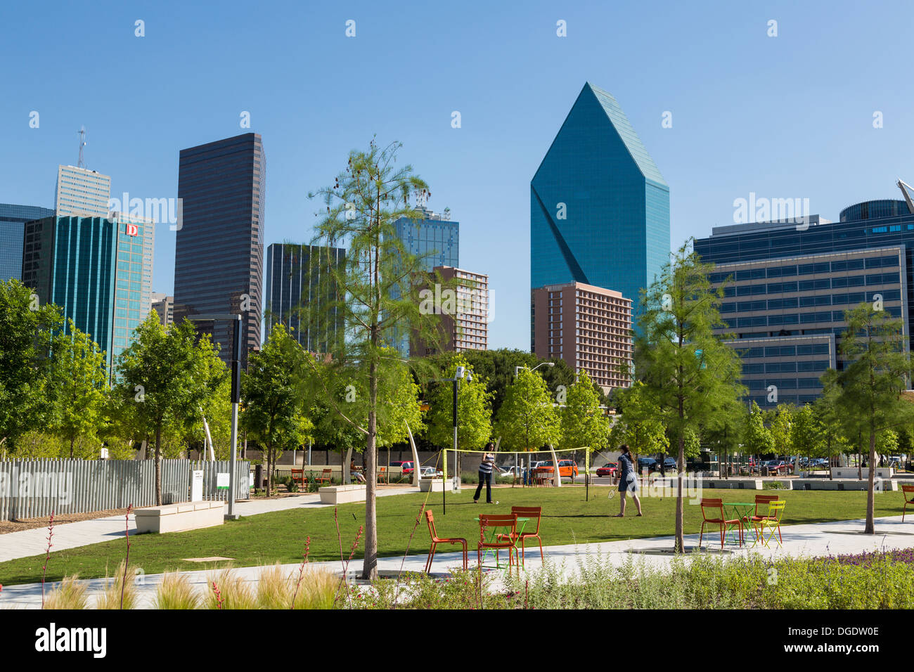 Dallas Skyline de klyde Warren Park Arts District Texas USA Banque D'Images