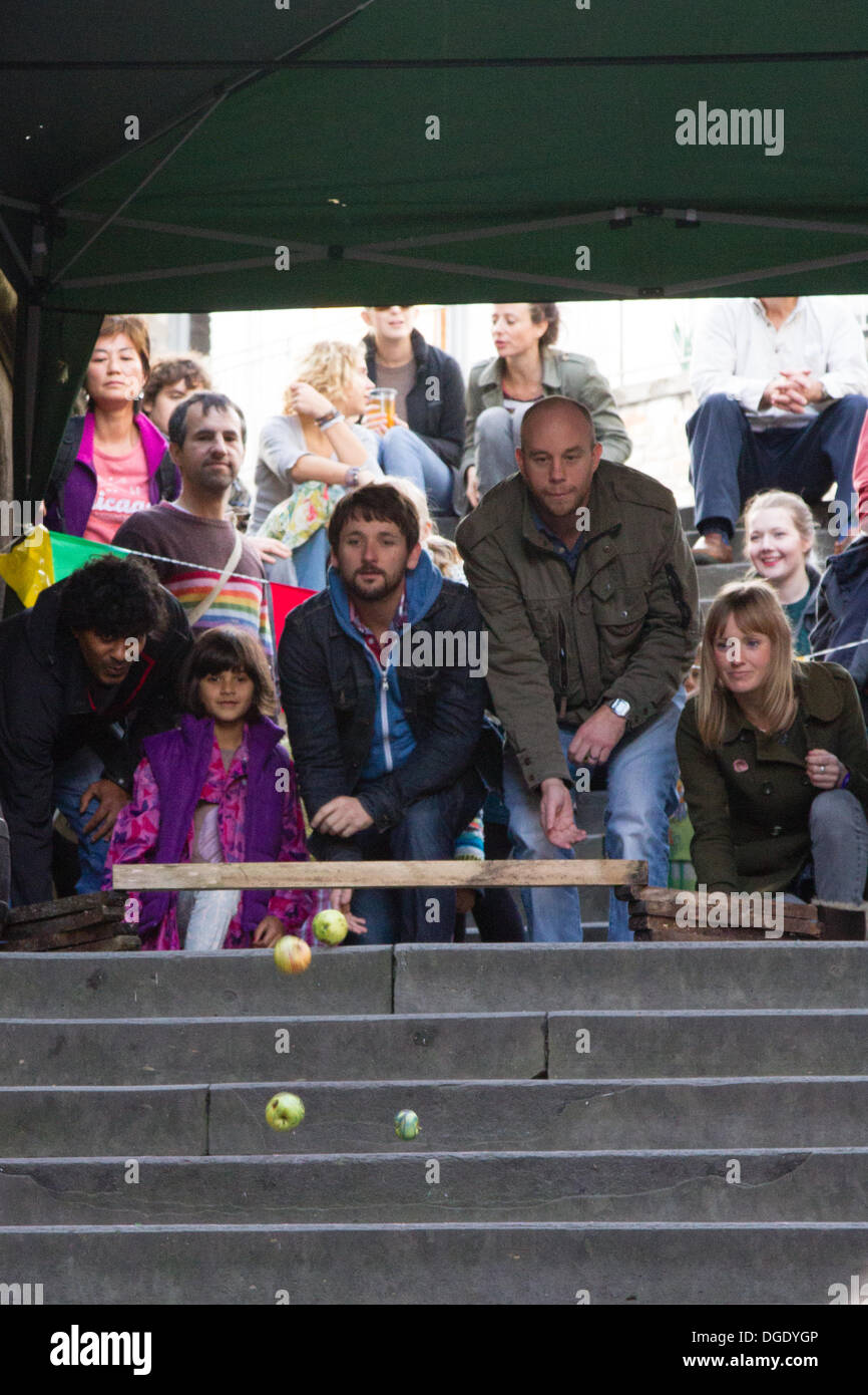 Bristol, Royaume-Uni. 19 octobre 2013. Une chaleur de l'Aplle Championnats du matériel roulant sur des étapes de Noël, Bristol Crédit : Rob Hawkins/Alamy Live News Banque D'Images