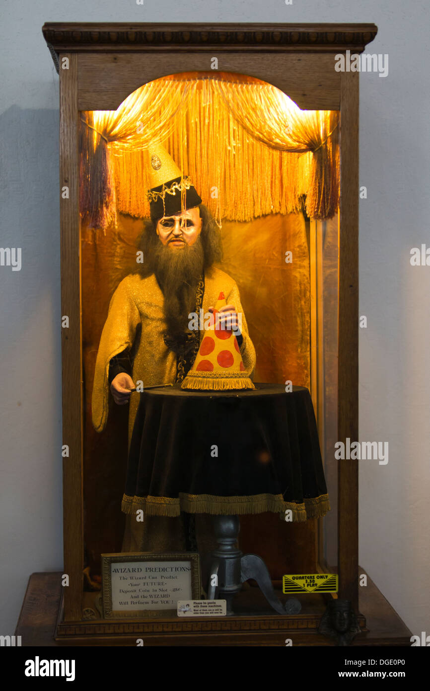 Magicien automate, Musée Mécanique un musée composé de 20e siècle jeux penny arcade, San Francisco. Banque D'Images