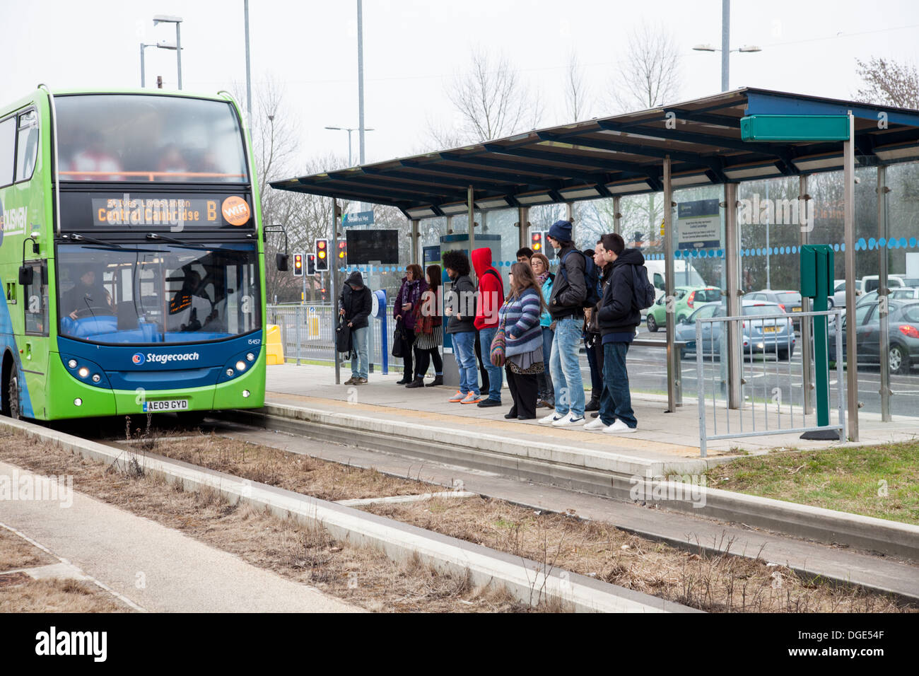 Le Cambridgeshire Busway guidé, connu localement comme le Busway, relie Cambridge, Huntingdon et St Ives dans le comté anglais de Cambridgeshire. Banque D'Images