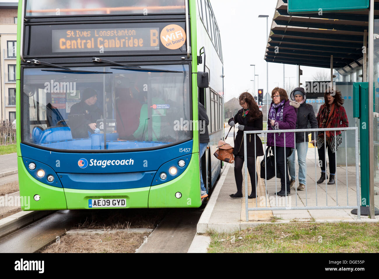 Le Cambridgeshire Busway guidé, connu localement comme le Busway, relie Cambridge, Huntingdon et St Ives dans le comté anglais de Cambridgeshire. Banque D'Images