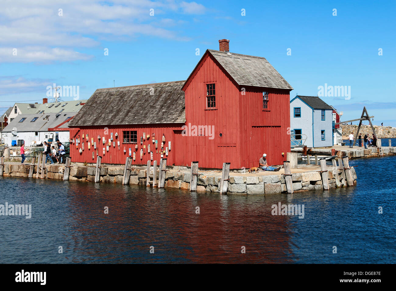 Motif numéro 1, situé sur Bradley Wharf dans la ville portuaire de Rockport, Massachusetts est connu comme « le bâtiment le plus souvent peint en Amérique ». Banque D'Images