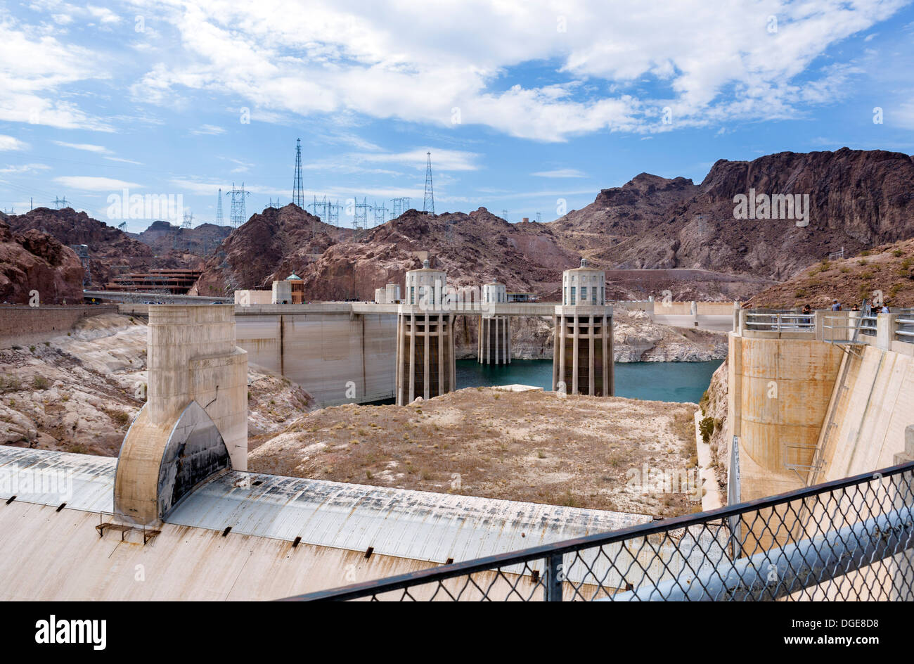 Le barrage Hoover, montrant la chute spectaculaire des niveaux d'eau au cours des dernières années, Nevada, USA Banque D'Images