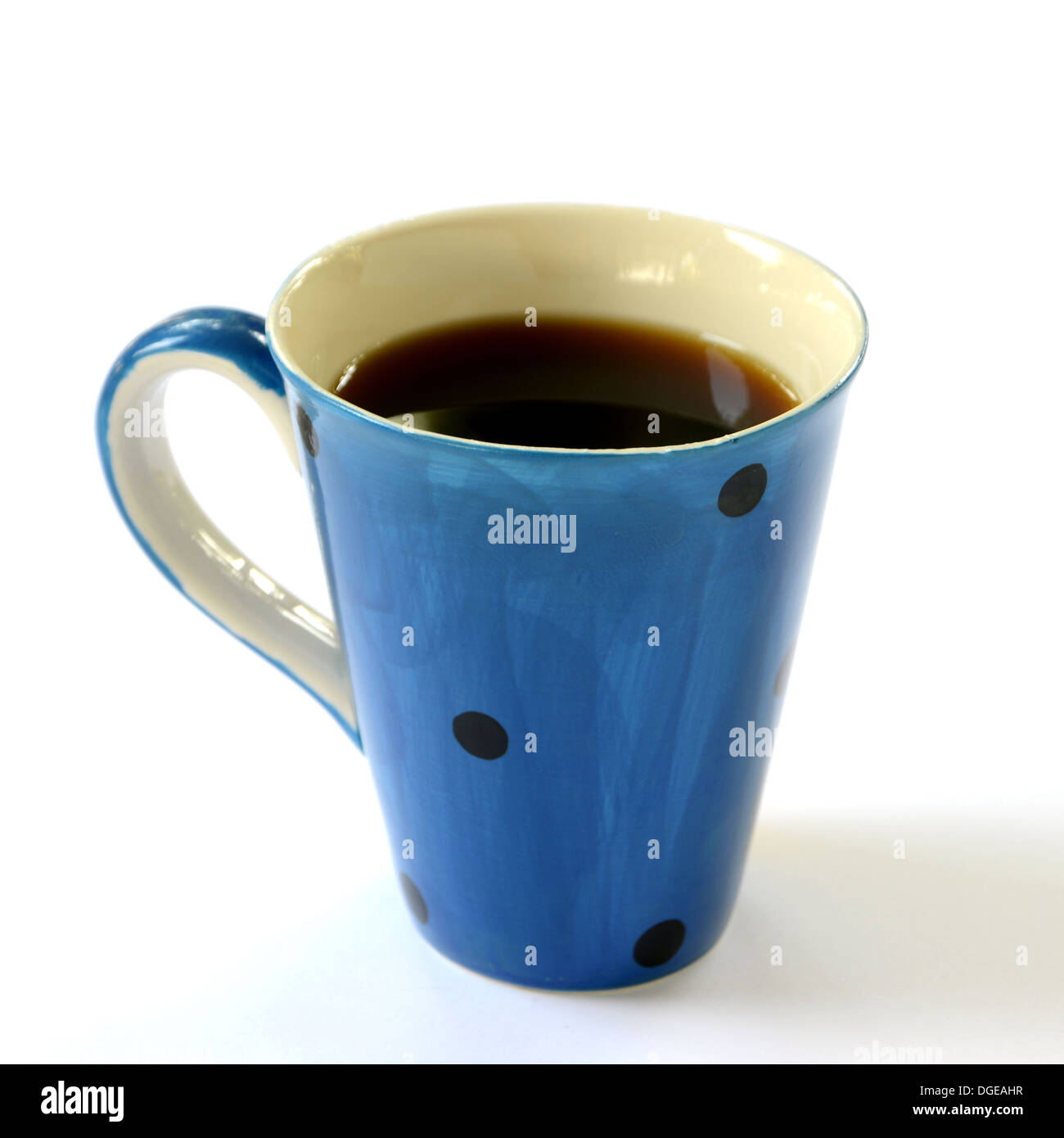 Tasse de café bleu isolé sur fond blanc Banque D'Images