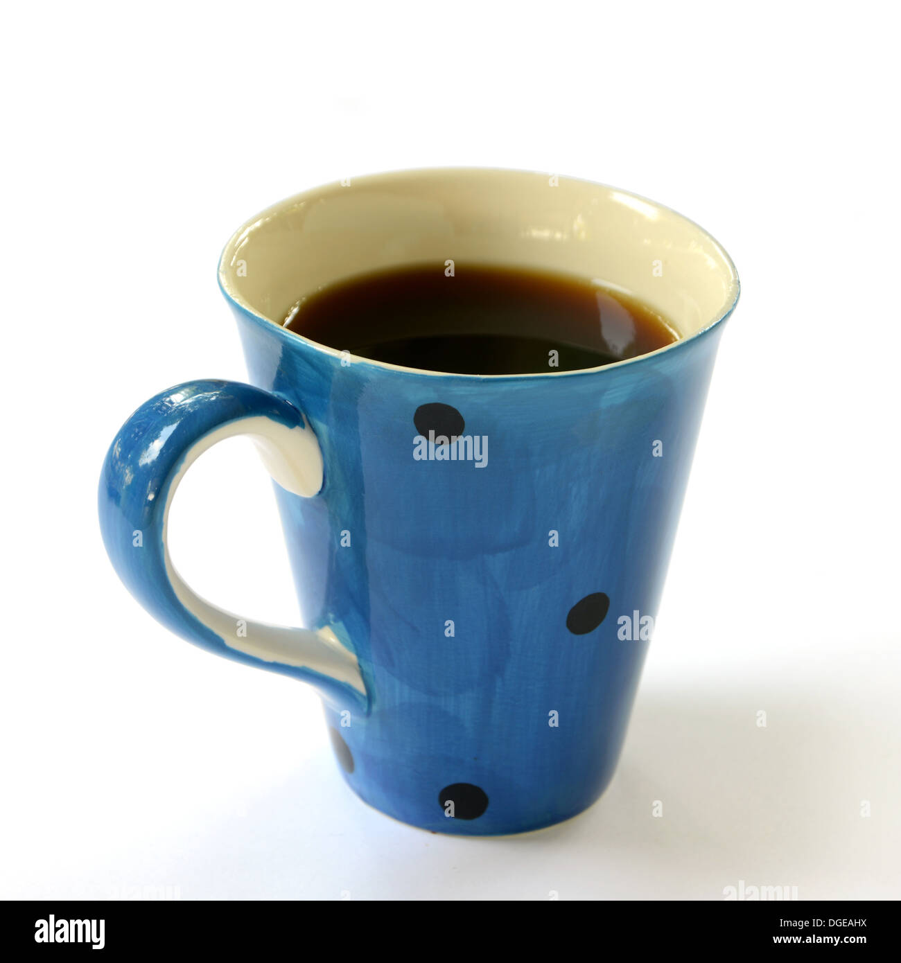 Tasse de café bleu isolé sur fond blanc Banque D'Images