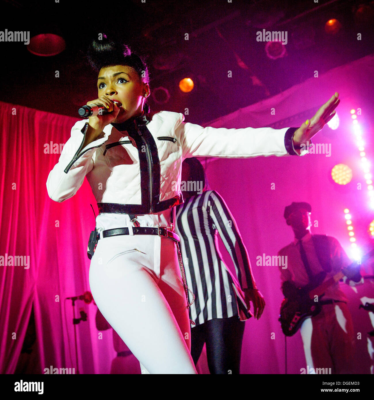 Toronto, Ontario, Canada. 19 Oct, 2013. R&B américain et l'âme de musicien, compositeur et producteur de Janelle Monae effectue dans Kool Haus club à Toronto. /ZUMAPRESS.com/Alamy Vidyashev © Igor Live News Banque D'Images