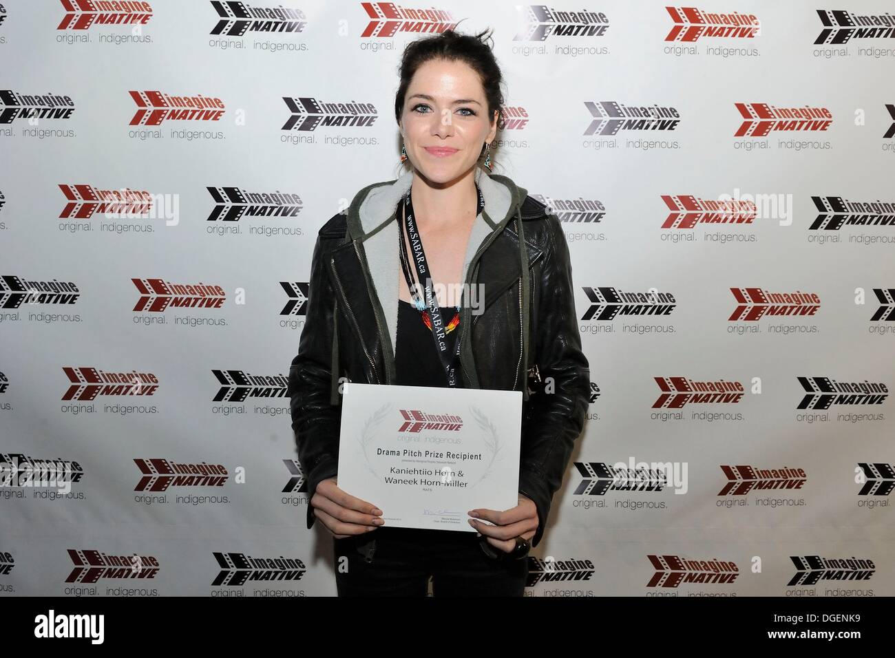 Toronto, Canada. 19e Octobre 2013. 14Th Annual imagineNATIVE Awards. Pas de drame rapport Nom Prix Kaniehtiio Horn. Credit : Dominic Chan/EXImages/imagineNATIVE Banque D'Images