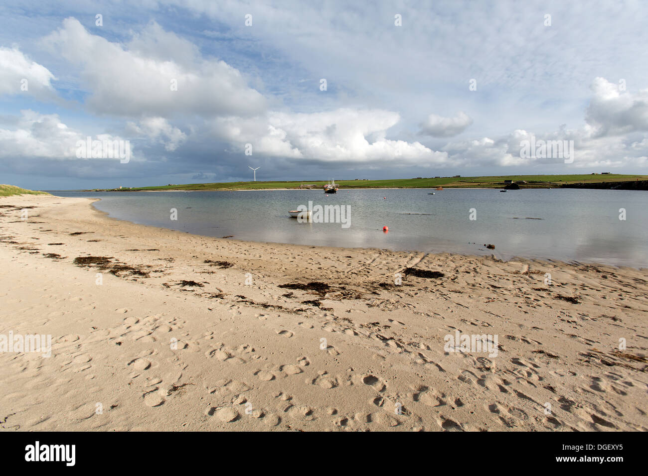 Des îles Orcades, en Écosse. Vue pittoresque de Weddell est saine, avec l'île de Burray dans l'arrière-plan. Banque D'Images