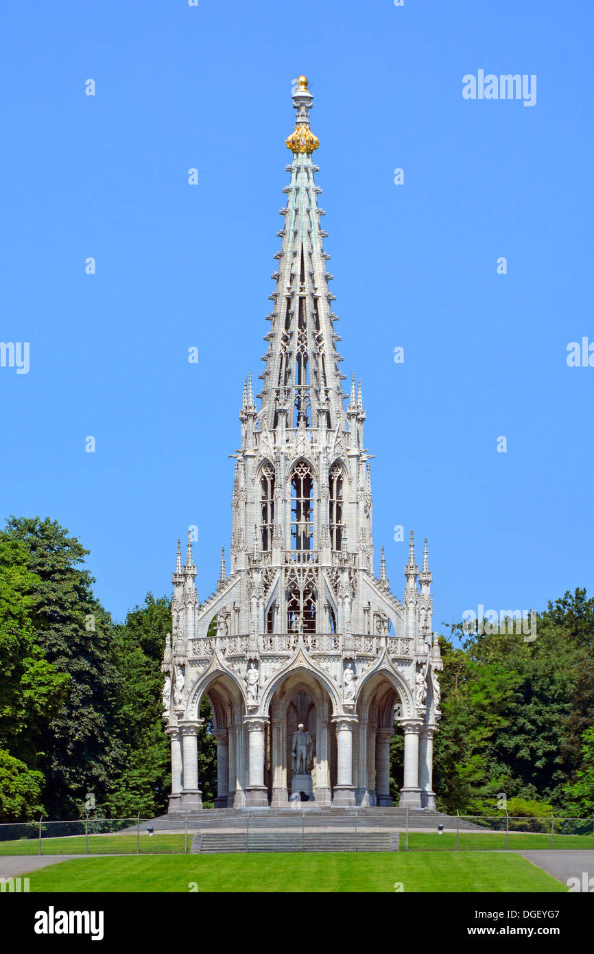Monument de la dynastie dans le domaine du Palais Royal de Laeken qui est la maison officielle de la famille royale belge Bruxelles Belgique UE Banque D'Images