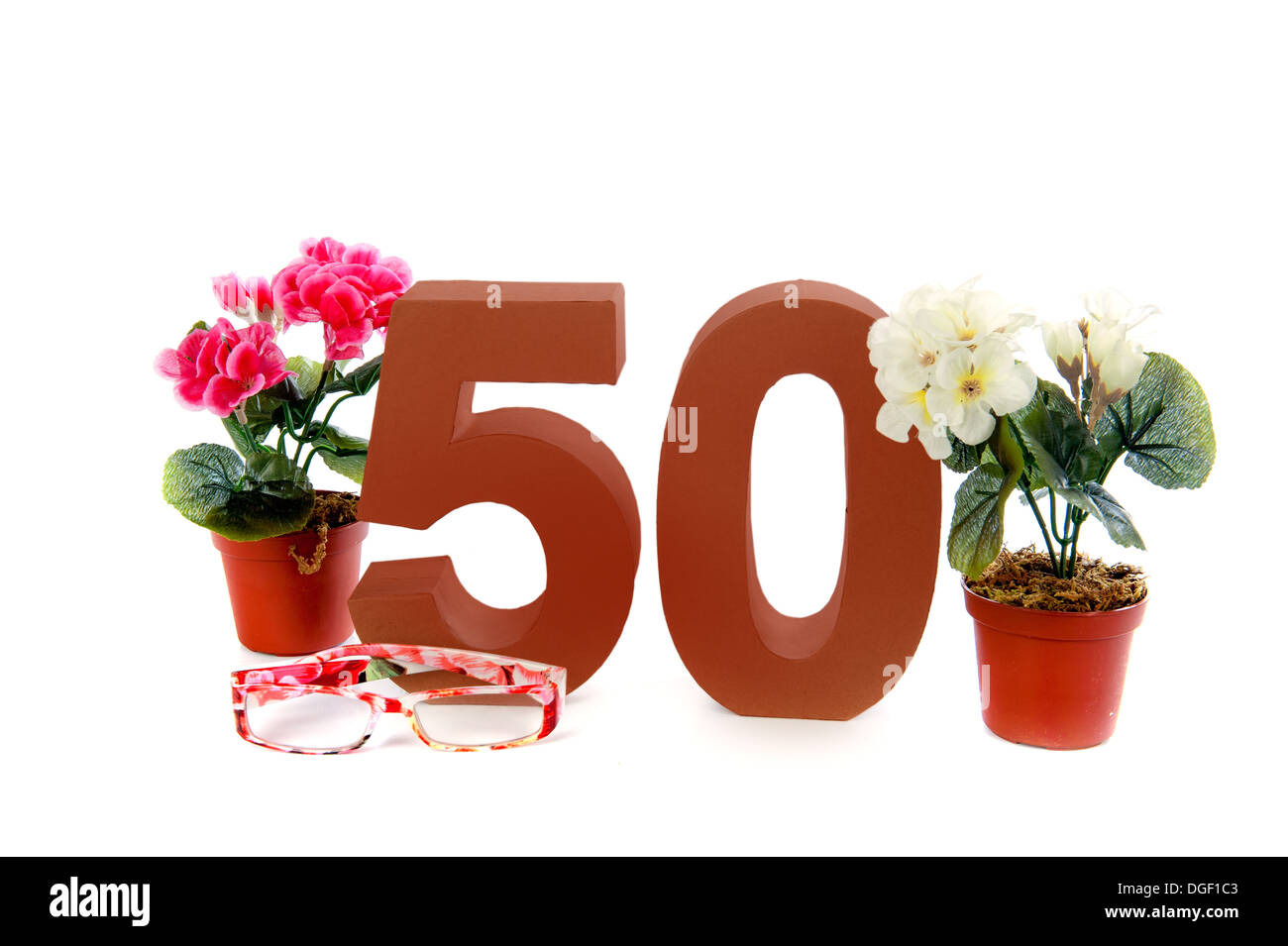 La célébration de votre 50e anniversaire, se présente comme lunettes de  lecture et d'un begonia Photo Stock - Alamy
