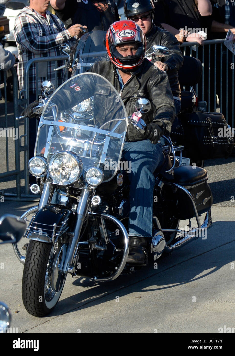 Glendale, Californie, USA. 20 Oct, 2013. L'humoriste Jay Leno est prêt à partir au cours de la 30e cérémonie annuelle de Harley Davidson Love Ride, une levée de fonds pour l'organisation des services aux entreprises (USO). Credit : Gene Blevins/ZUMAPRESS.com/Alamy Live News Banque D'Images