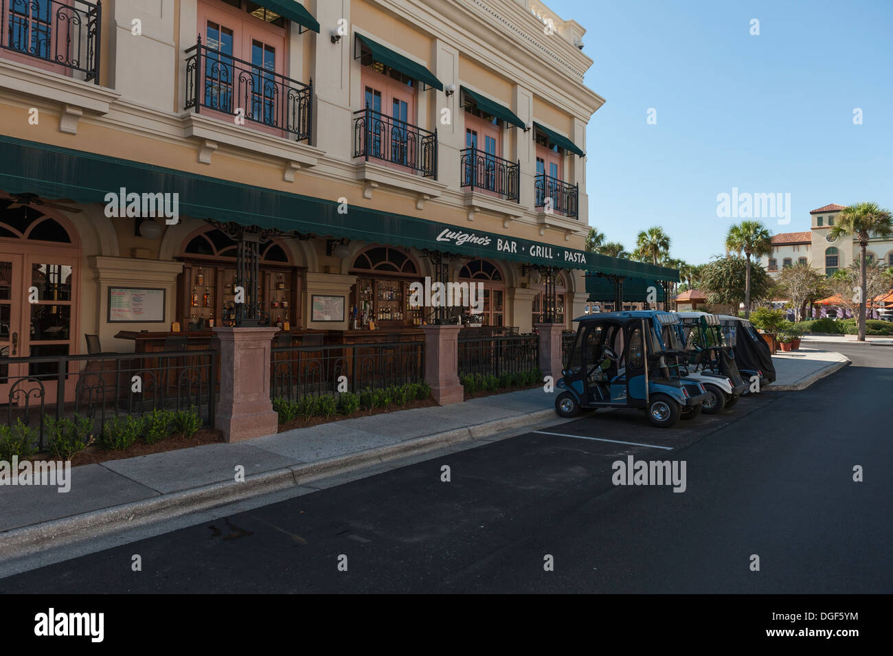 Luigino's Bar Grill pâtes dans les villages, en Floride, USA. A 55 ans et au-dessus de la communauté de retraite en Floride centrale. Banque D'Images