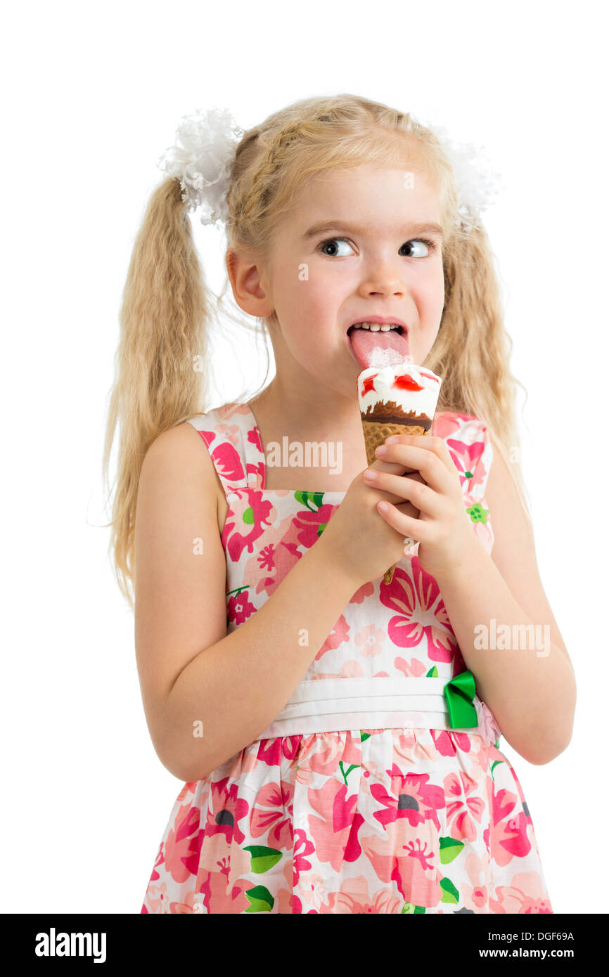 Smiling girl enfant isolé avec de la crème glacée Banque D'Images