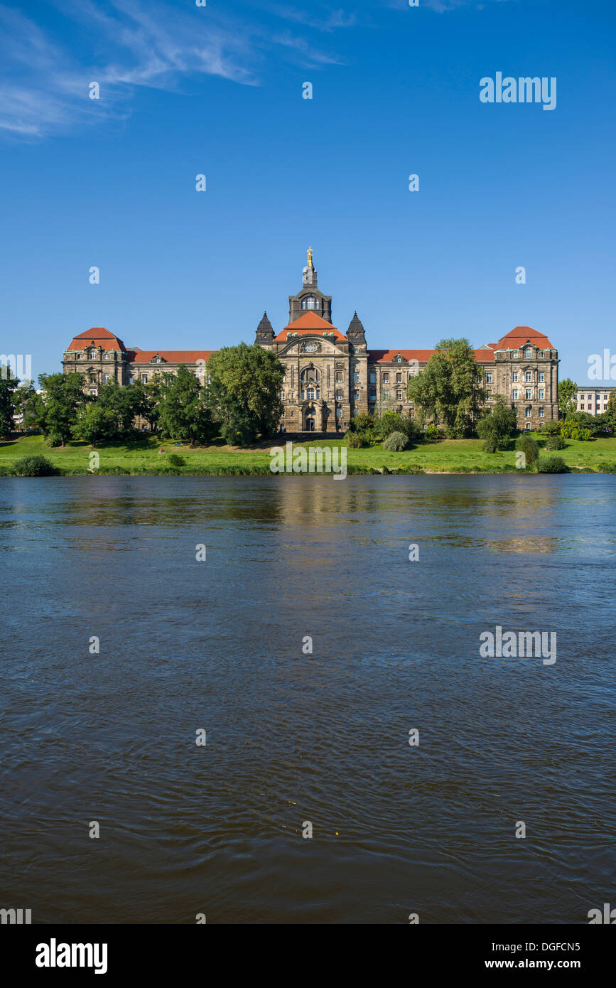 Chancellerie d'état de Saxe, vu sur l'Elbe, Dresde, Saxe, Allemagne Banque D'Images