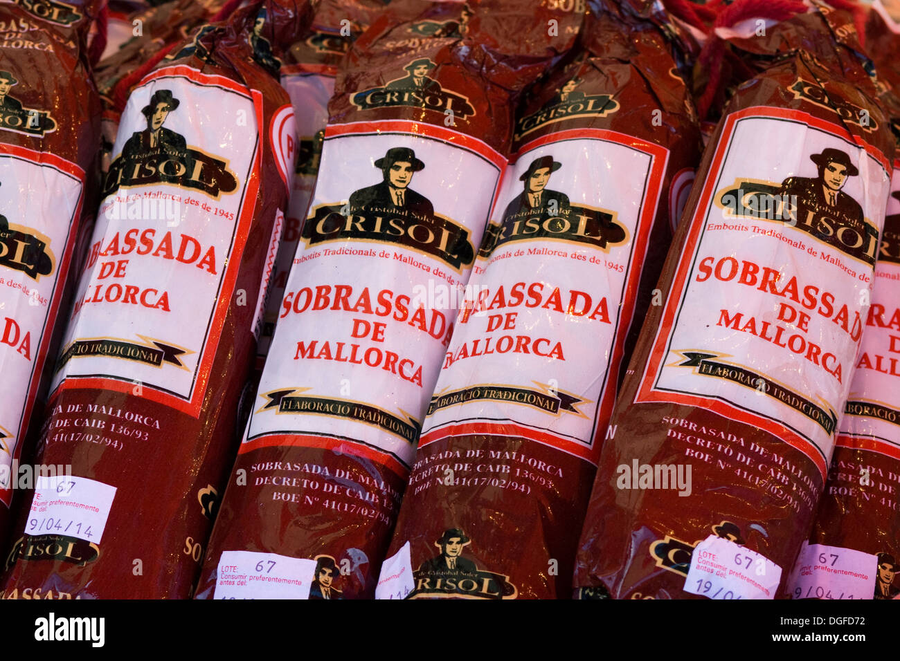 Des paquets d'Sobressada de Mallorca en vente sur un marché français Banque D'Images