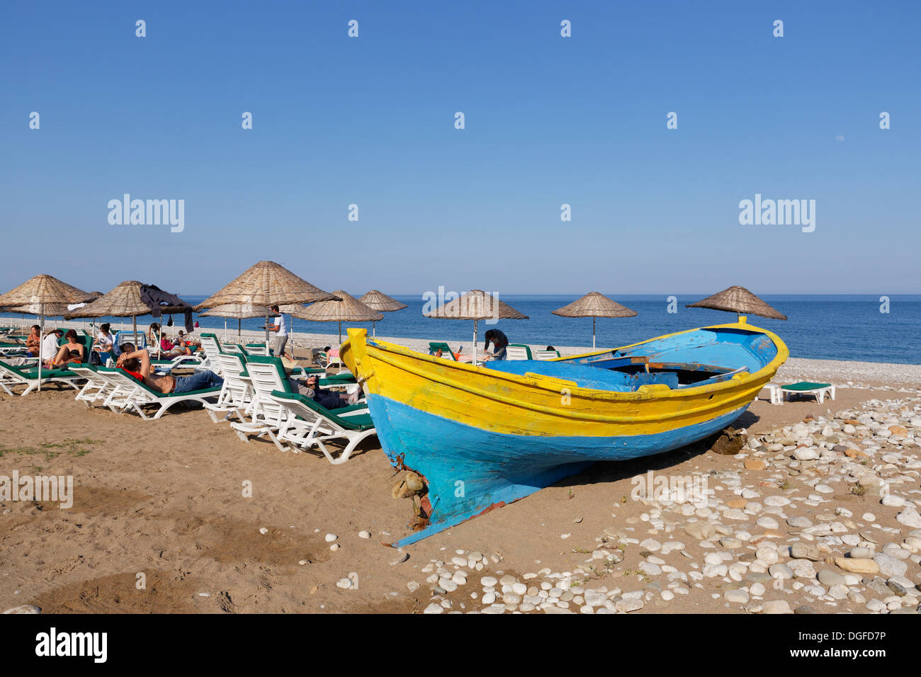 Plage d'Olympos, ancien bateau de pêche, côte lycienne, Çıralı, Lycie, Province d'Antalya, Turquie Banque D'Images