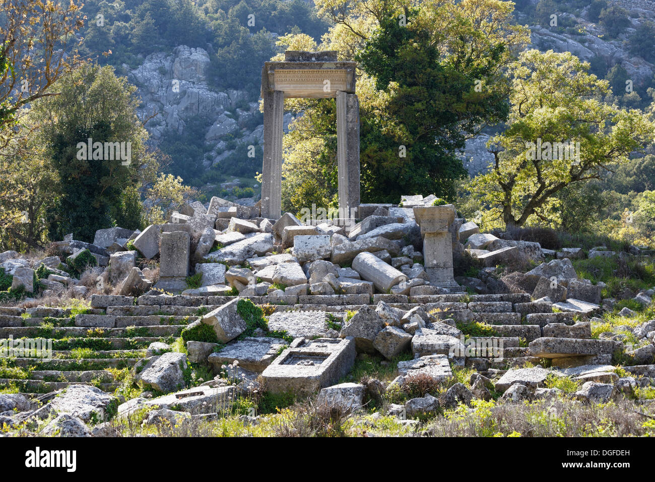 Temple d'Artémis et la porte d'Hadrien, ancienne ville de Termessos, Taurus, Termessos, Antalya Province, Turkey Banque D'Images