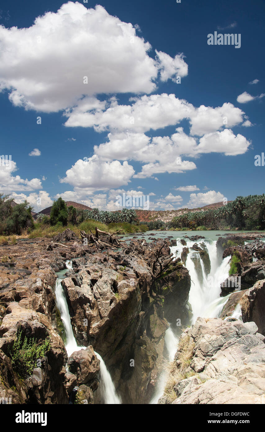 Epupa Falls, une chute d'eau, formé par la rivière Kunene directement sur la frontière avec l'Angola, à environ 40 m, Epupa, Kunene Kaokoland, Banque D'Images