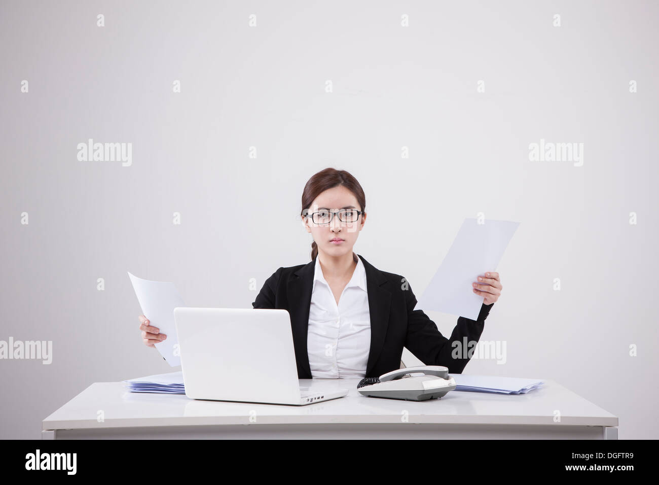 Une business woman working Banque D'Images