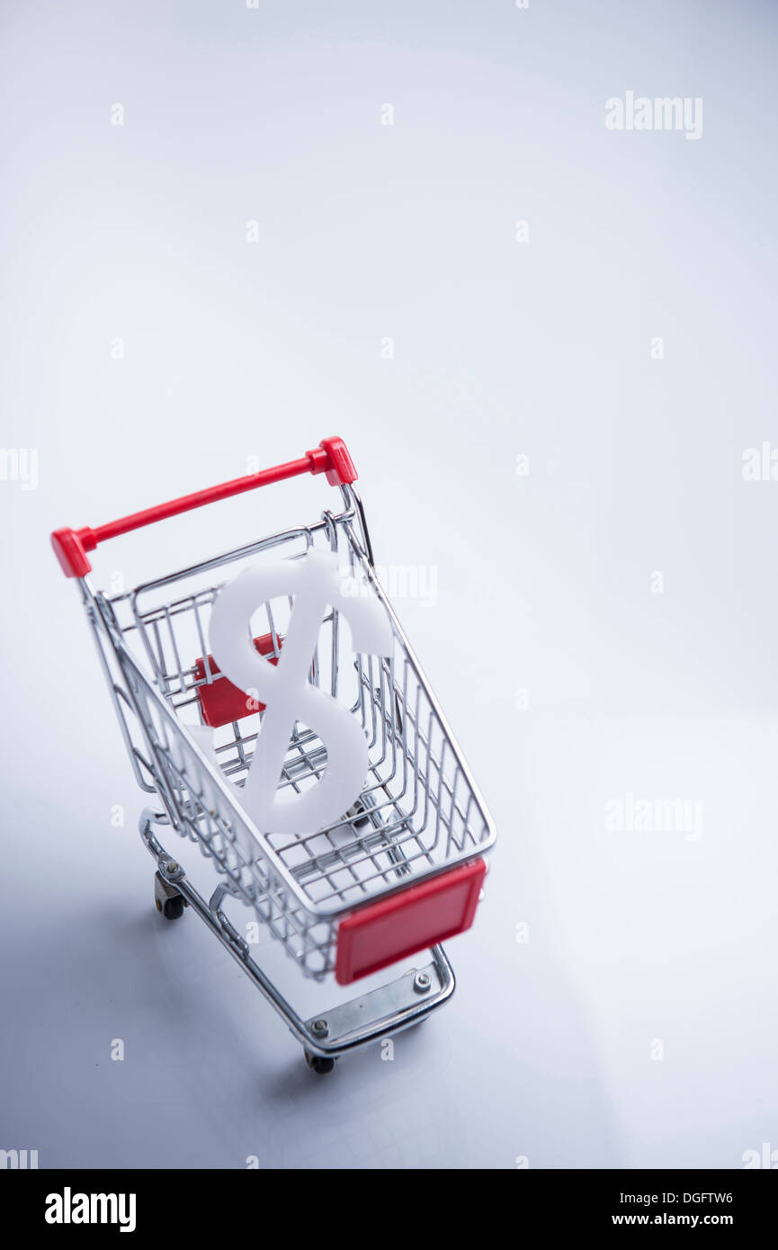 L'image d'un panier avec une icône dollar Banque D'Images