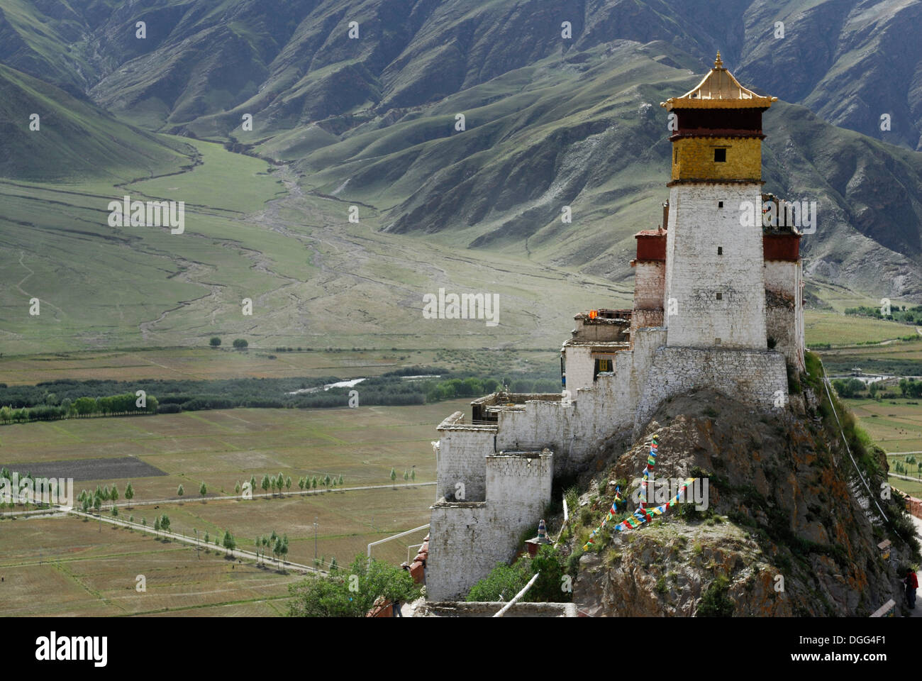 Forteresse au-dessus de la vallée de Yarlung Yumbulagang, Luzhou, Tibet, Chine, Asie Banque D'Images