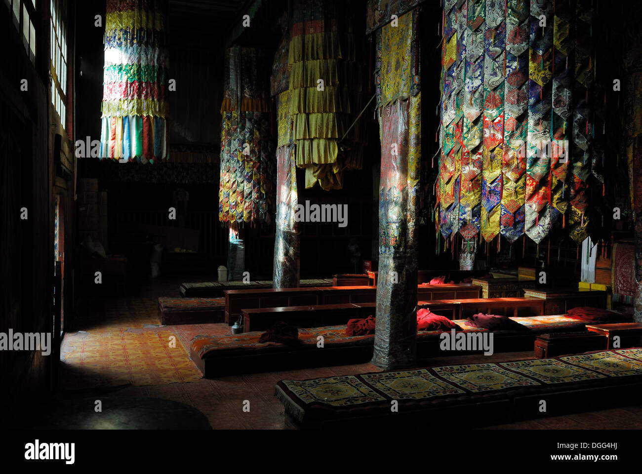 Les capots des moines du monastère de Traduk, Luzhou, Tibet, Chine, Asie Banque D'Images
